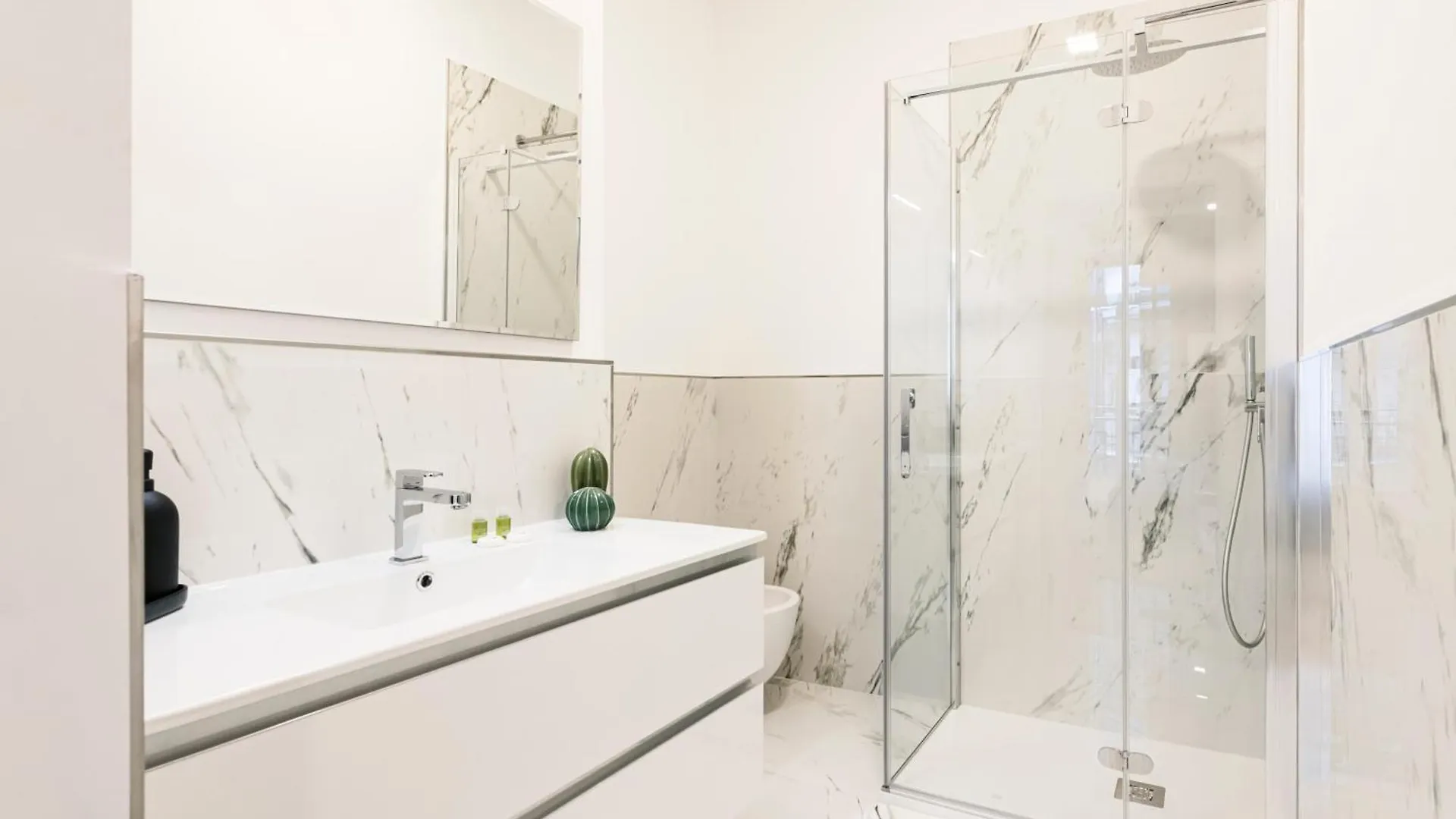 Lägenhet Easylife - Elegante E Rifinito Appartamento Vista Duomo In Piazza San Babila Milano Italien